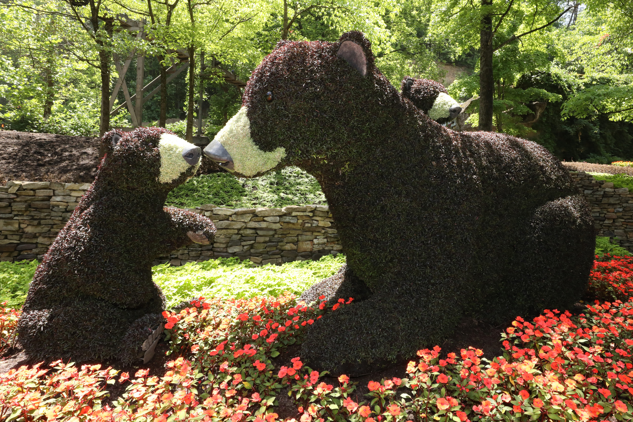 Crews put finishing touches on Dollywood’s Flower & Food Festival